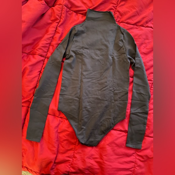 Skims essential mock neck long sleeve bodysuit s/m - Picture 11 of 12